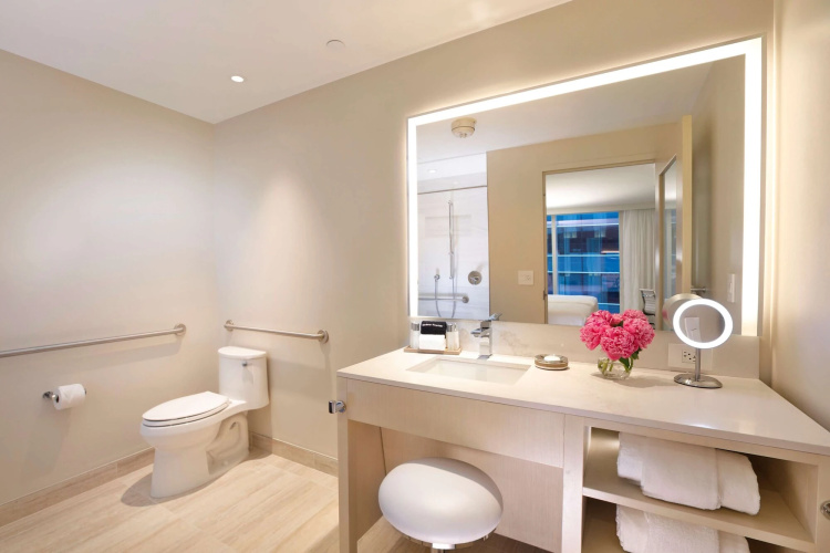 HALL Arts Hotel Dallas, Curio Collection by Hilton photo 11