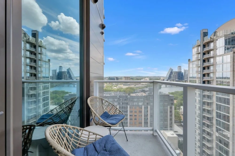 1 Bedroom Business room with balcony and with city view