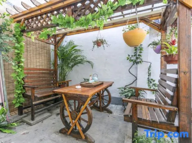 Qinde Inn · Jingxian Yaju