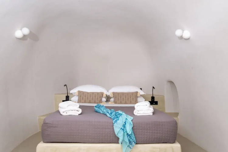 SantorOia Luxury Suites