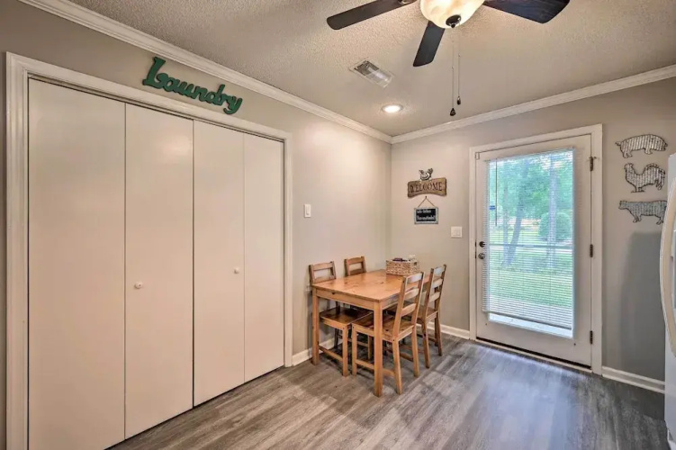Lovely High Point Abode ~ 2 Mi to University!