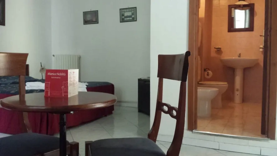 Standard Triple room with city view