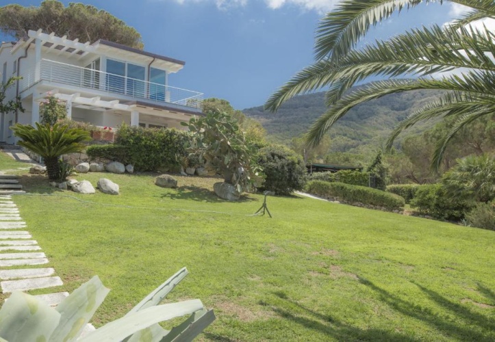 3 Bedrooms Villa