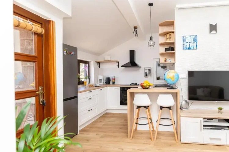 2 Bedrooms Apartment with balcony and with sea view