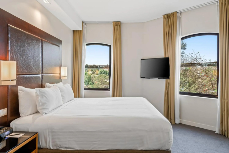Amora Herencia Riverwalk Melbourne