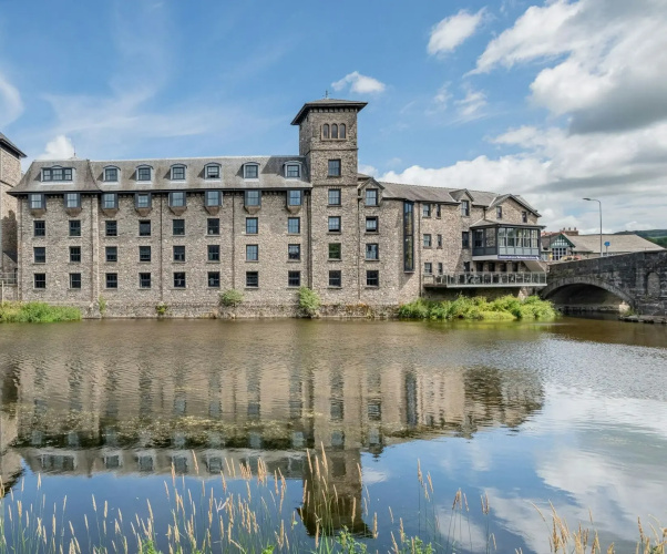 Riverside Hotel