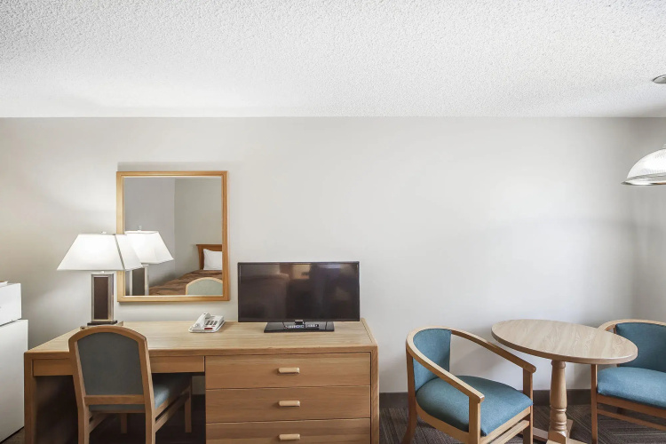 Coast Hinton Hotel