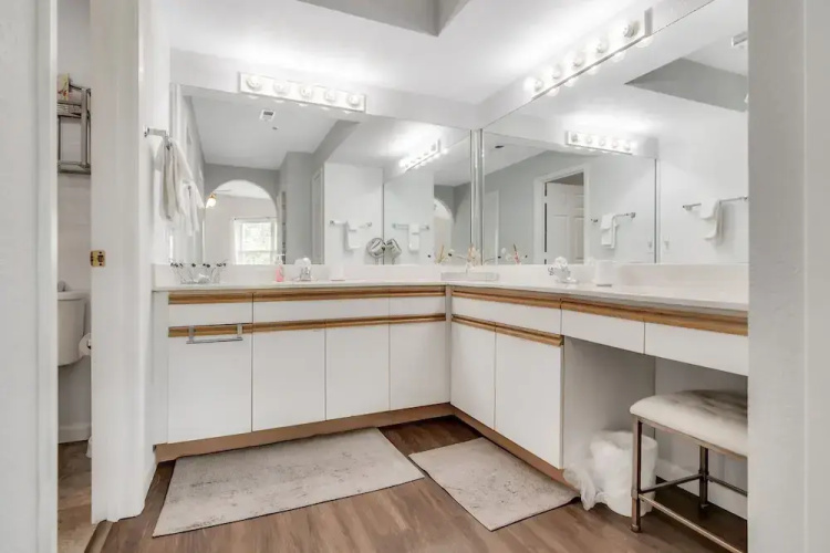 Gorgeous Greens 2 Bedroom Condo by RedAwning