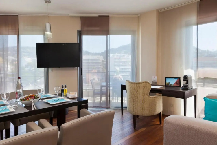 Park and Suites Prestige Cannes Croisette Hotel