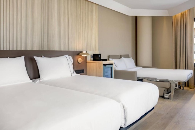 Family Twin room with city view