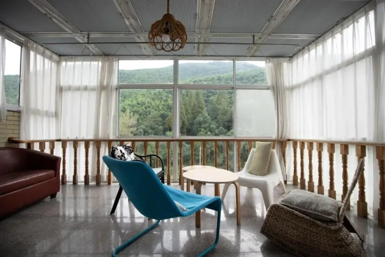 2 Bedrooms Suite with balcony