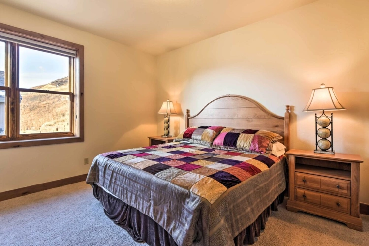 4 Bedrooms Apartment