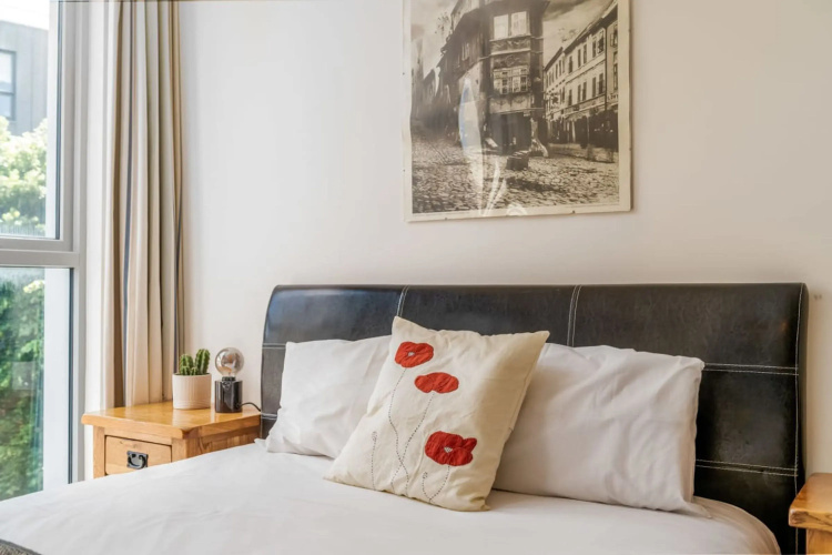Bright & Spacious Battersea Flat