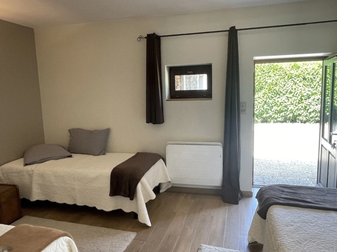 Standard Triple room