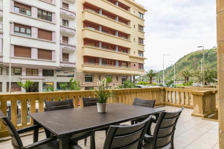 2 Bedrooms Apartment with sea view