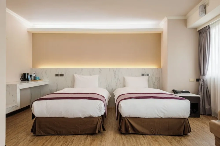 Deluxe Twin room with city view