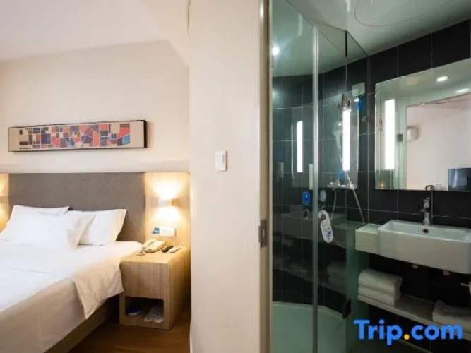 Business Twin room with street view