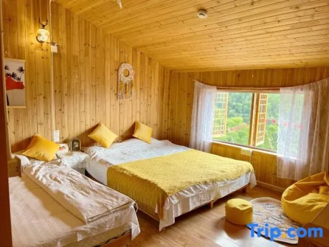 Standard Triple room with mountain view