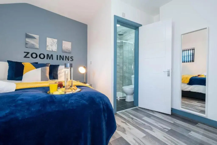 Modern, stylish studio with Netflix