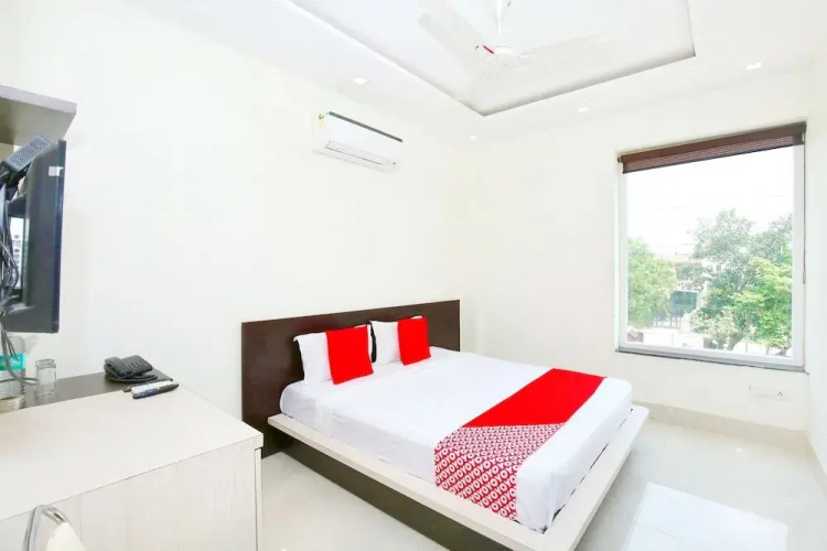 Hotel Grand Taj By OYO Rooms