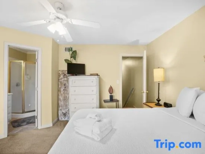 2 Bedrooms Villa