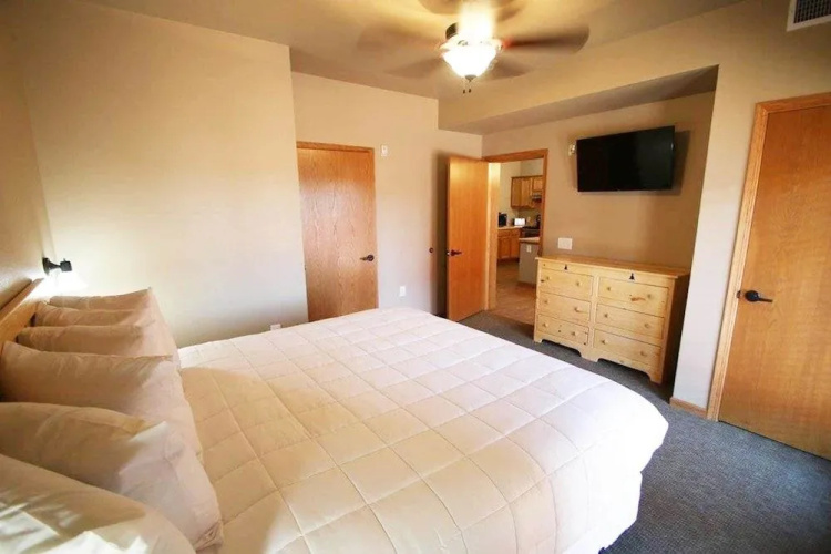 Woodside Old Towne Hotel