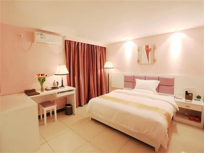 Purple Attic Holiday Hotel