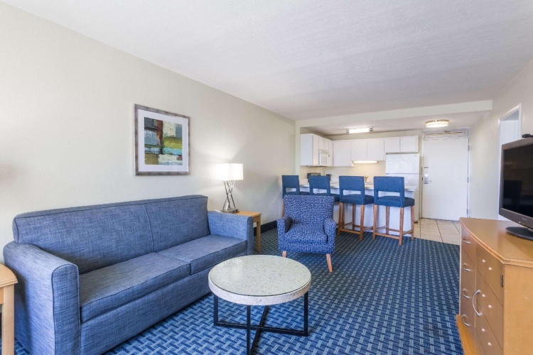 1 Bedroom Quadruple Suite