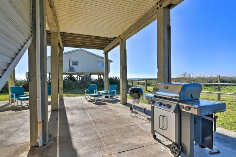 West Galveston Home ~ Steps From Terramar Beach!