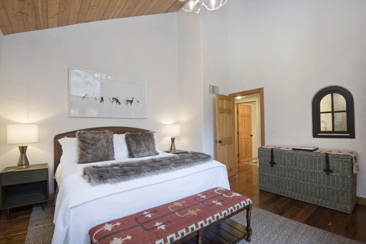 2109 B Chamonix 4 Bedroom Home by RedAwning