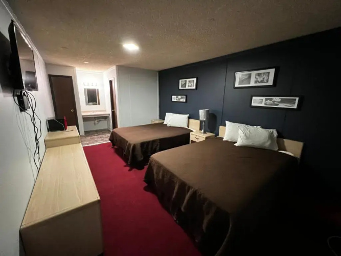 Country Club Inn