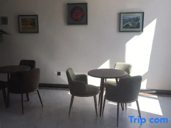 Yuqianzi Hotel