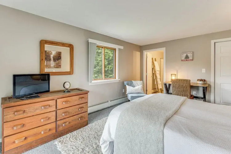 Bartlett Condo: 1 Mi to Attitash Mountain Resort!