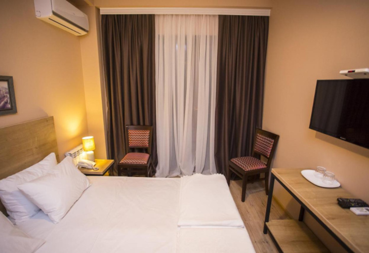 "Hotel N 16"