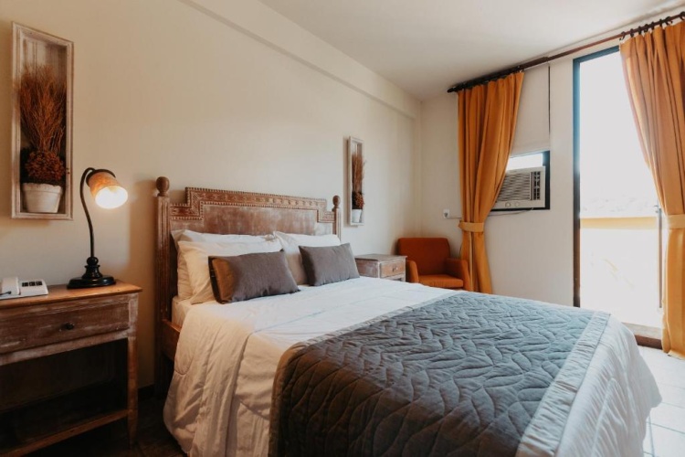 Standard Triple room with view