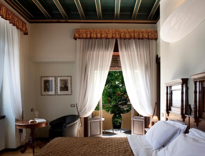 Superior Double room with balcony and with lake view