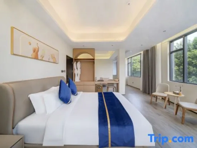 Deluxe Family Suite