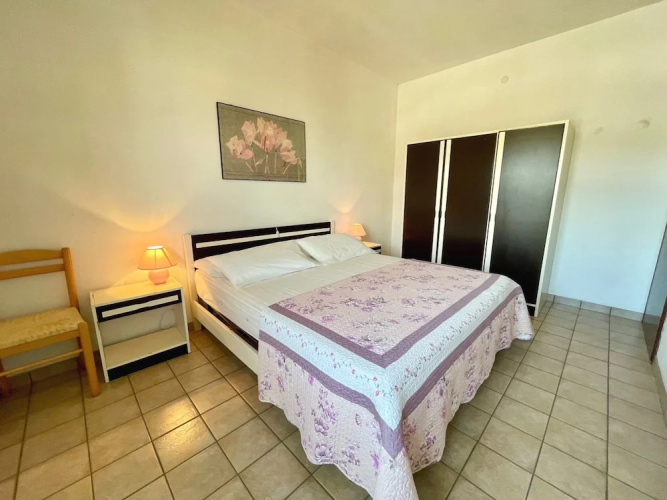 Relax in our Seaview Flat