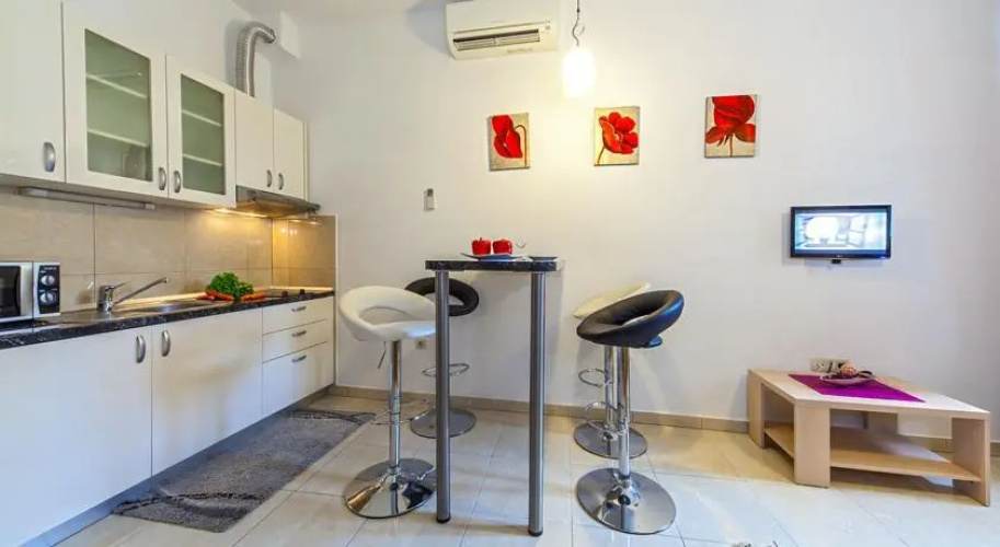 Old Town Twins Apartments