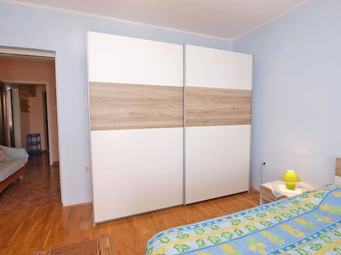Apartment 757
