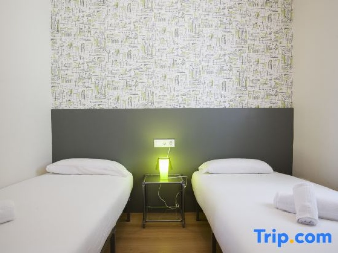 3 Bedrooms Apartment