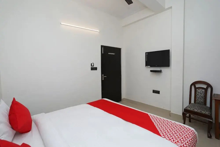 Hotel Alpine by OYO Rooms