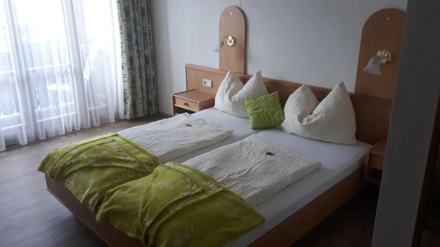 Standard Double room with lake view