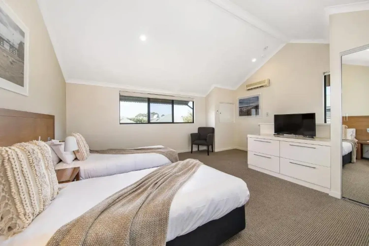 3 Bedrooms Apartment