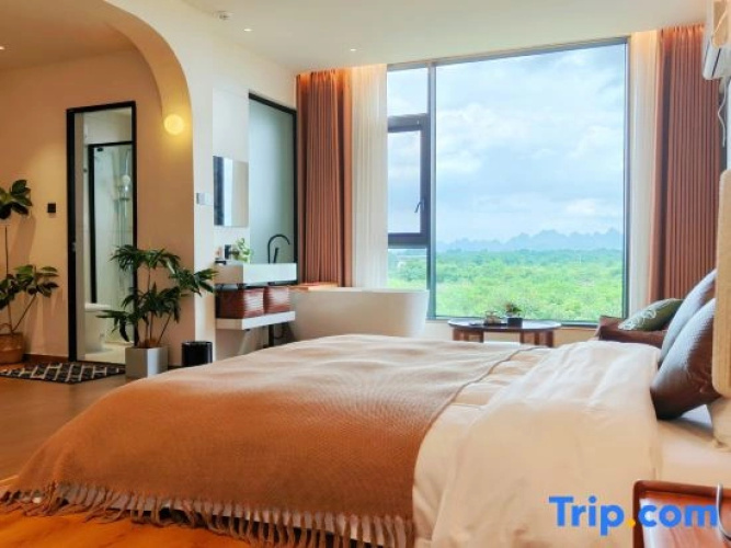 Enjoy Field Hotel