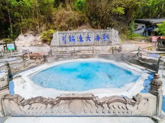 Heyue Hot Spring Villa Hotel