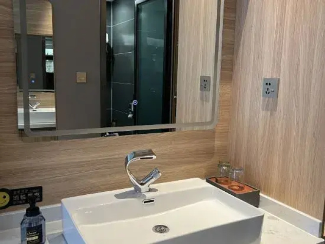 Gushi Hotel (Baolong Building 3)