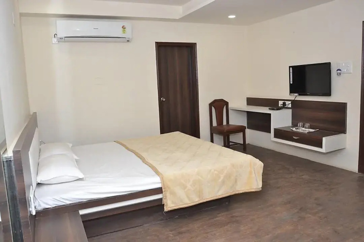 Hotel R Inn