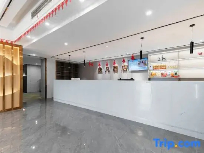 Yifan Light Luxury Hotel