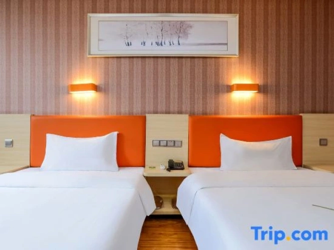 Standard Double room with street view